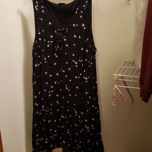 Black dress with daisies